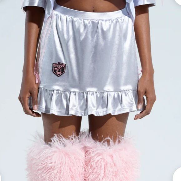 AKIRA Dresses & Skirts - AKIRA Winning Siver Mini Skirt XL